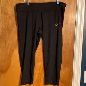 Nike Dri-Fit Crops Leggings